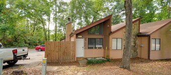 4 Mi to Dtwn Tallahassee: Home w/ Patio!