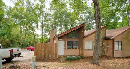 4 Mi to Dtwn Tallahassee: Home w/ Patio!