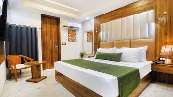 Premium-sengetøj, skrivebord, strygejern/strygebræt, gratis Wi-Fi