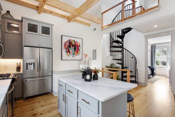 Refrigerador, microondas, horno, placa de cocina