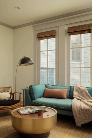 Unclassified image, 4 of 63, button