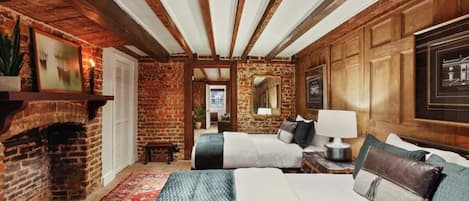 3 bedrooms, desk, iron/ironing board, travel cot