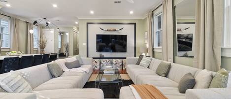 Télévision, livres, espaces bureaux