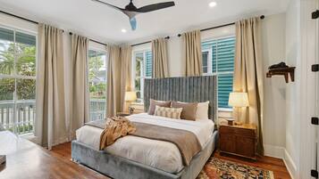 4 bedrooms, desk, iron/ironing board, travel crib