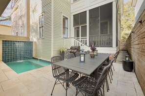 Luokittelematon kuva, 3 kautta 24, painike