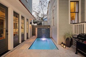 Unclassified image, 3 of 24, button