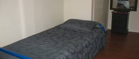 1 camera, ferro/asse da stiro, Wi-Fi, lenzuola