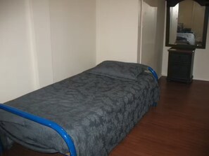 1 多间卧室、熨斗/熨衣板、WiFi、床单