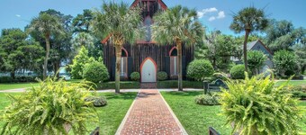 Lowcountry Lodge! In the heart of historic Old Town Bluffton SC