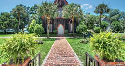 Lowcountry Lodge! In the heart of historic Old Town Bluffton SC