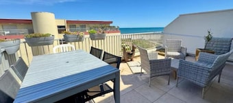 Sea view apartment - direct beach access