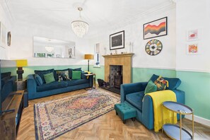 TV, fireplace, offices