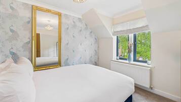 3 makuuhuonetta, työpöytä, silitysrauta/-lauta, Wi-Fi