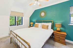 3 bedrooms, desk, iron/ironing board, WiFi