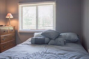 5 habitaciones, tabla de planchar con plancha, wifi y ropa de cama