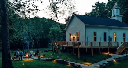 Corton Lodge on the Elk River - Bell Tower Suite