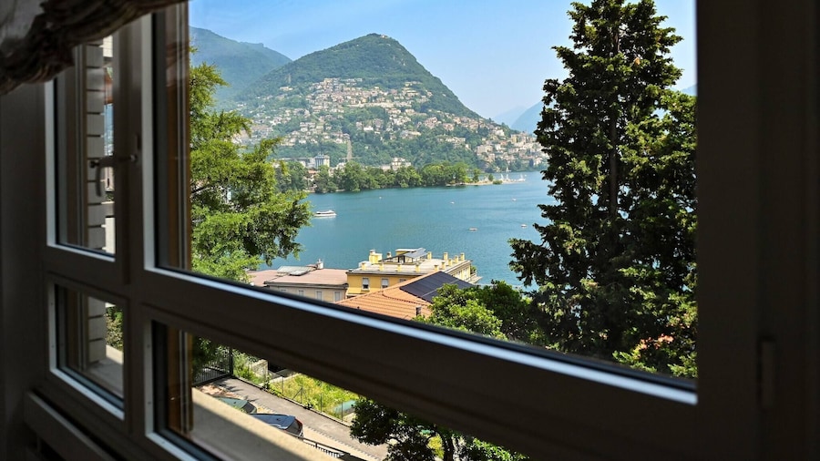 One & Only Lake View Apartment