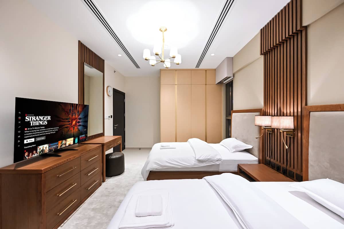 Family Triple Room, 3 Bedrooms, Lake View | City view