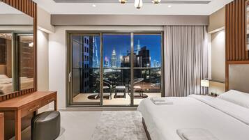 Family Triple Room, 3 Bedrooms, Lake View | City view