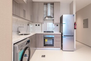 Deluxe Studio, Balcony, City View | Private kitchen | Full-size fridge, microwave, oven, stovetop