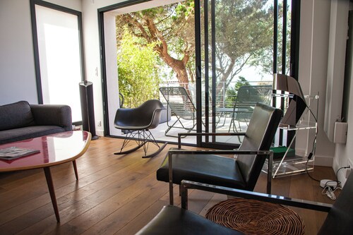 Villa with sea view - 2-minute walk to the beach