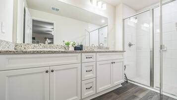 House, 4 Bedrooms | Bathroom | Towels