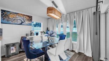 House, 4 Bedrooms | Dining