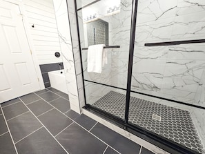 Condo, 3 Bedrooms | Bathroom | Towels, shampoo