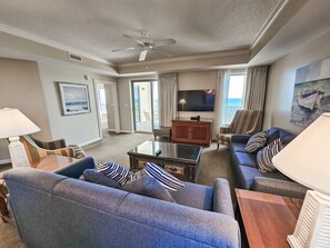 Condo, 3 Bedrooms | Living area
