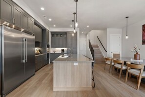 Stadtwohnung, 6 Schlafzimmer | Eigene Küche | Kühlschrank, Ofen, Wasserkocher mit Kaffee-/Teezubehör, Toaster
