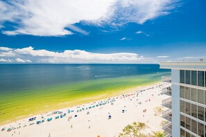 Condo, 4 habitaciones | Playa | Playa en los alrededores 