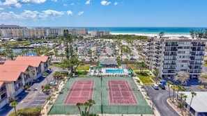 Residenza, 2 camere da letto | Campo sportivo