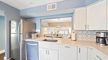 Townhouse, 2 kamar tidur | Dapur pribadi | Lemari es, oven, kompor, dan mesin pencuci piring