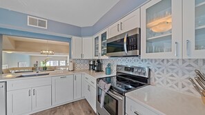 Maison mitoyenne, 2 chambres | Cuisine privée | Réfrigérateur, four, plaque de cuisson, lave-vaisselle