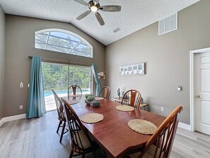 Villa, 4 habitaciones | Restaurantes