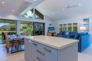Condo, 2 Bedrooms | Interior