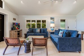 Condo, 2 Bedrooms | Living area