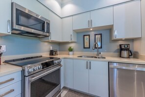 Apartment, 2 Schlafzimmer | Eigene Küche | Kühlschrank, Ofen, Wasserkocher mit Kaffee-/Teezubehör, Toaster