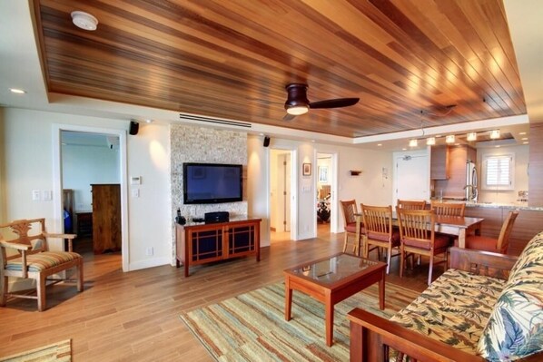 Condo, 3 Bedrooms | Living area