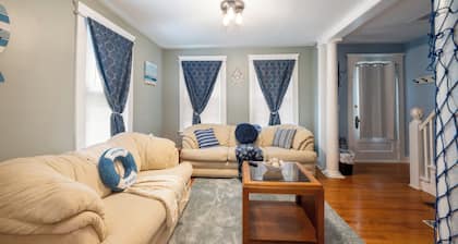 Nautical 3BR Sleeps 8 @ Tweed Airport W/ Fire Pit + Smart TVs Near Beach & Yale