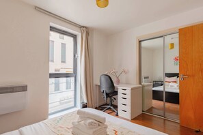 3 室のベッドルーム、アイロン / アイロン台、インターネット、ベッドシーツ