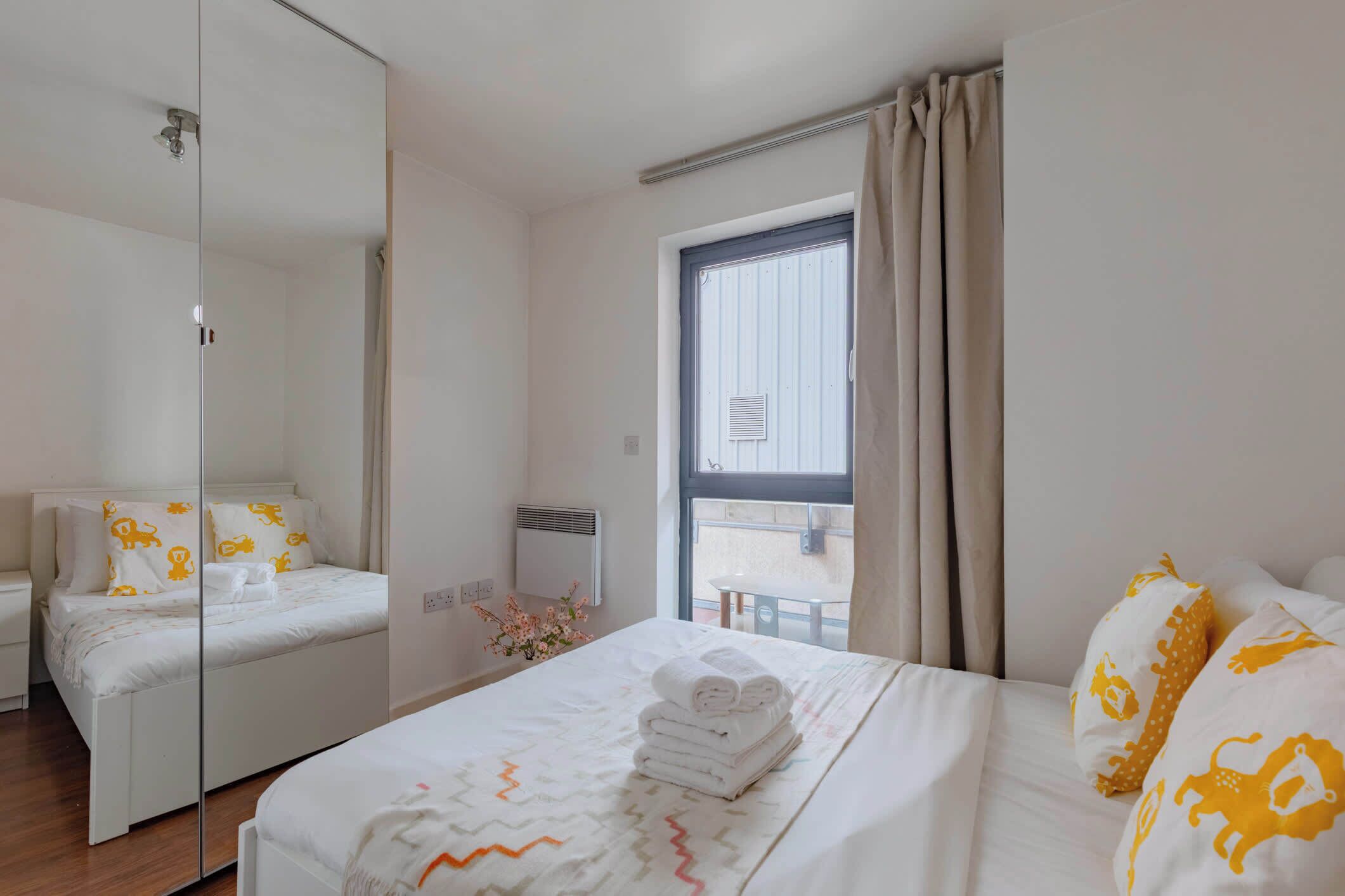 3 slaapkamers, een strijkplank/strijkijzer, internet, beddengoed