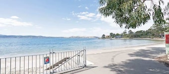 Waterfront Stay at Nutgrove Beach