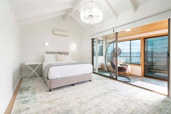 2 bedrooms, desk, iron/ironing board, WiFi