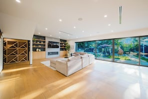 TV connectée, cheminée