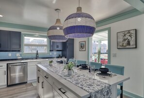 Microwave, oven, dishwasher, coffee/tea maker