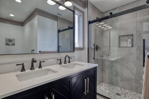 Towels - Lagoon Front Retreat | Private Pool | Boat Slip | Pet Friendly (Gulf Shores)
