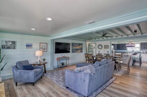Smart TV - Lagoon Front Retreat | Private Pool | Boat Slip | Pet Friendly (Gulf Shores)