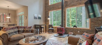 3rd night FREE stay before 4/20/26 hot tub,pet friendly, EV charger