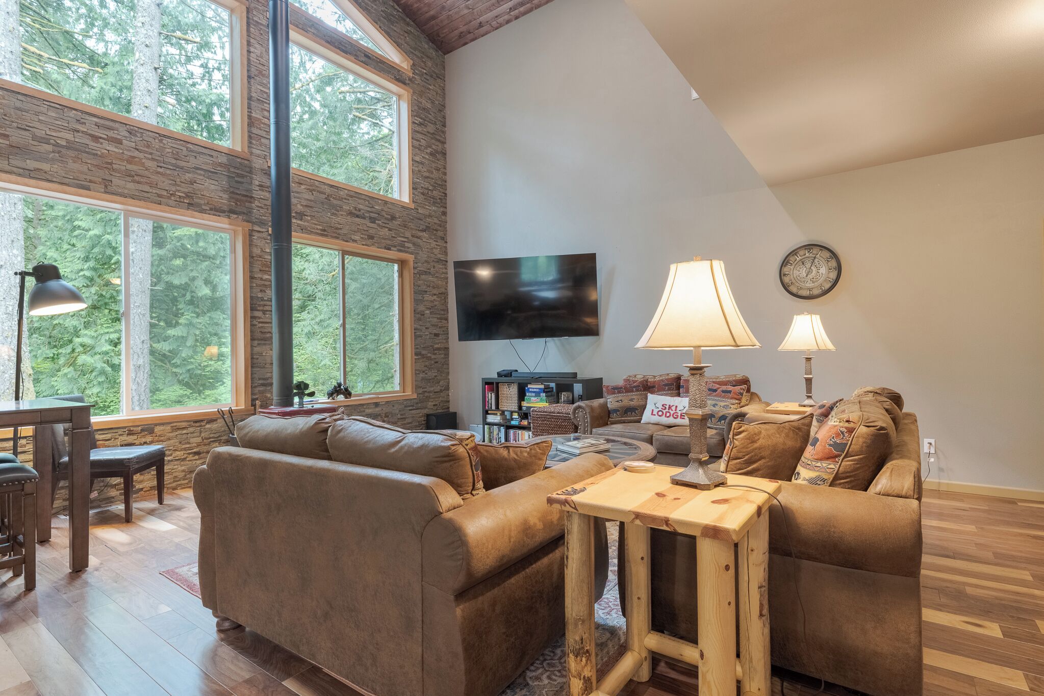 Smart-tv, dvd-afspiller, bøger